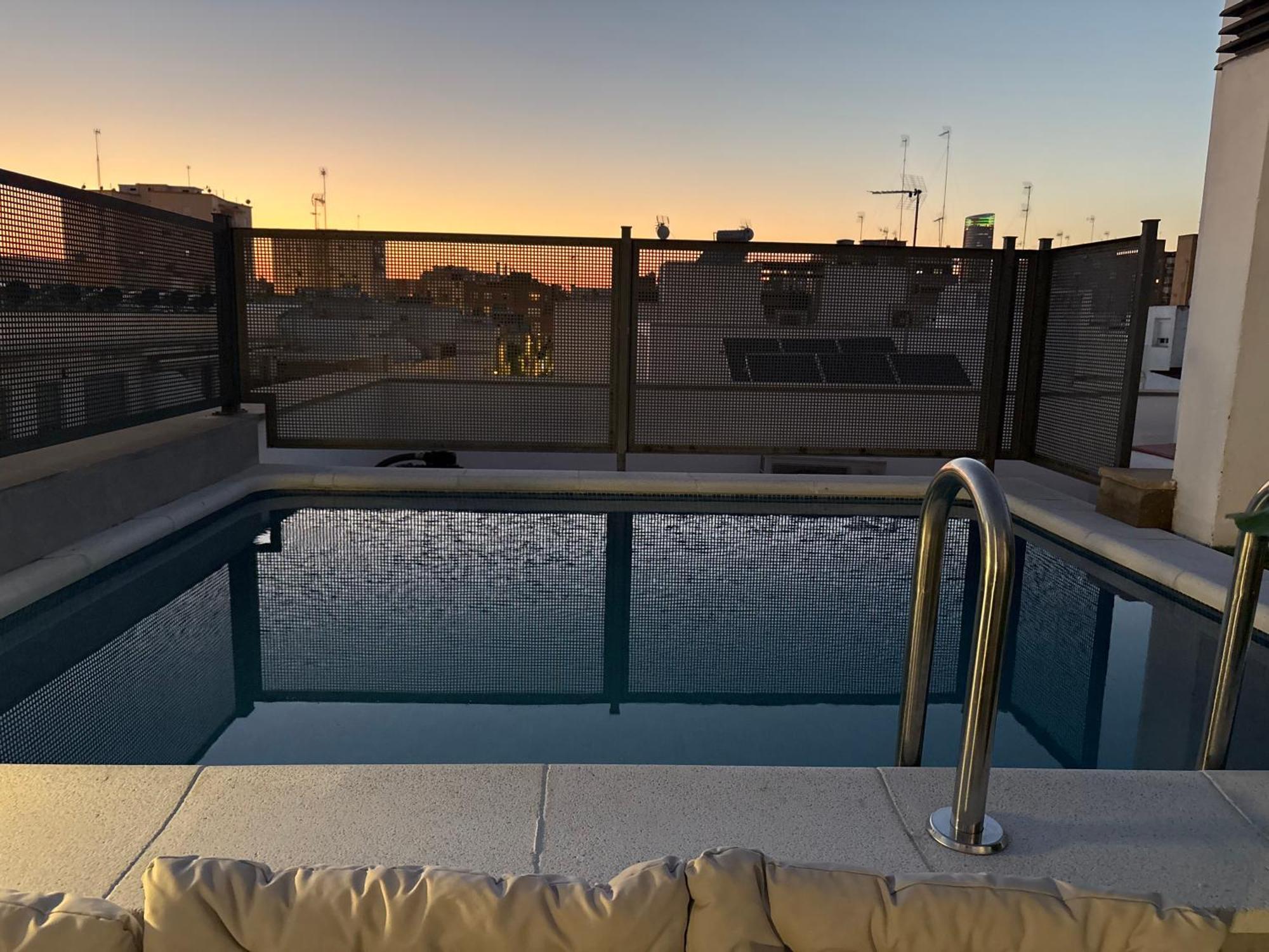 Atico Triana Con Piscina Privada Apartment Sevilla Exterior foto