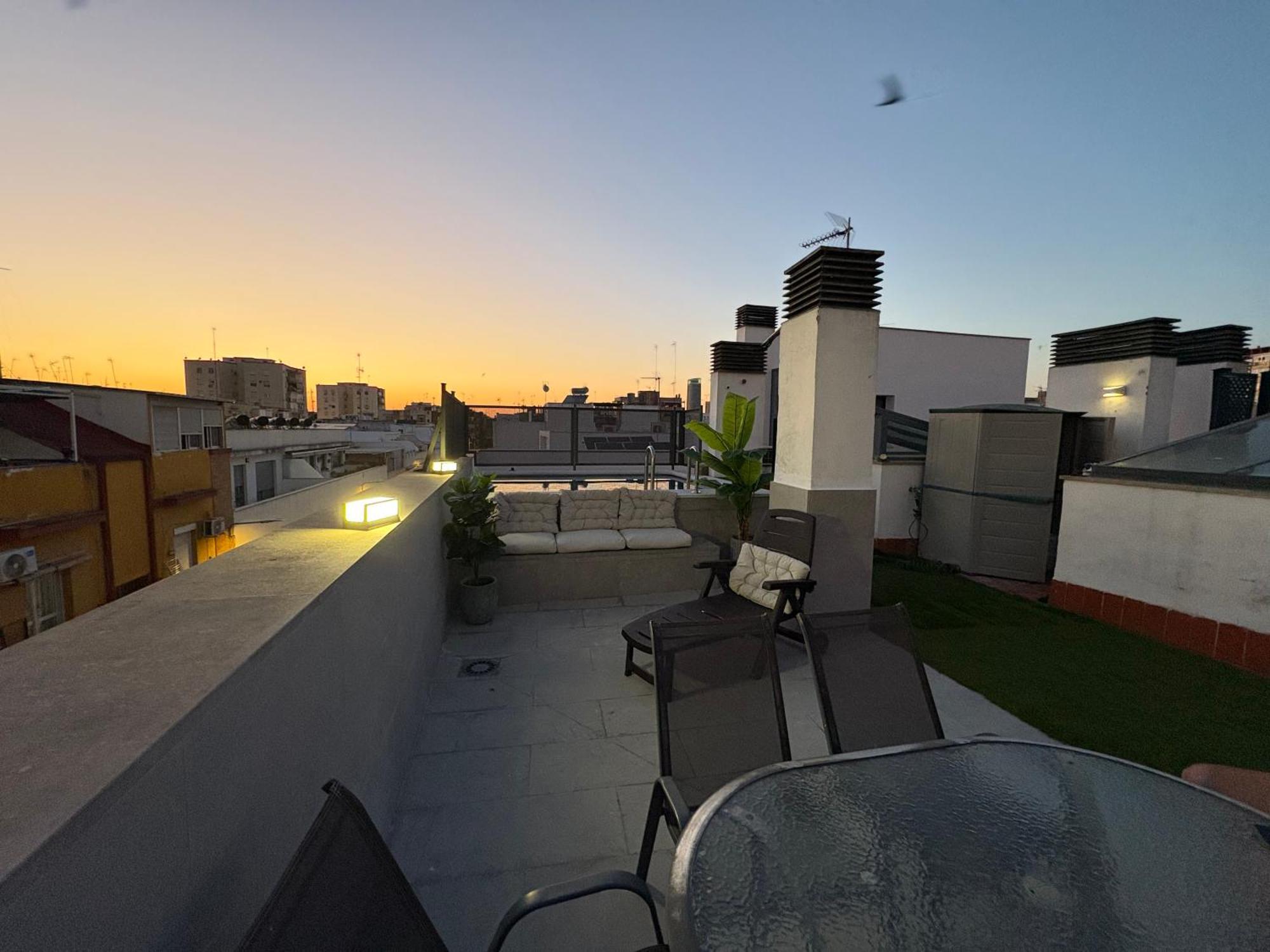 Atico Triana Con Piscina Privada Apartment Sevilla Exterior foto